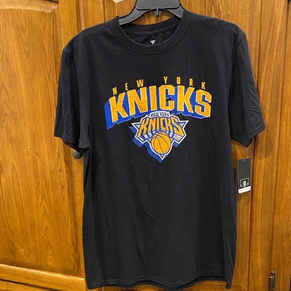 NWT Fanatics Knicks Black T-Shirt size large - Picture 1 of 3